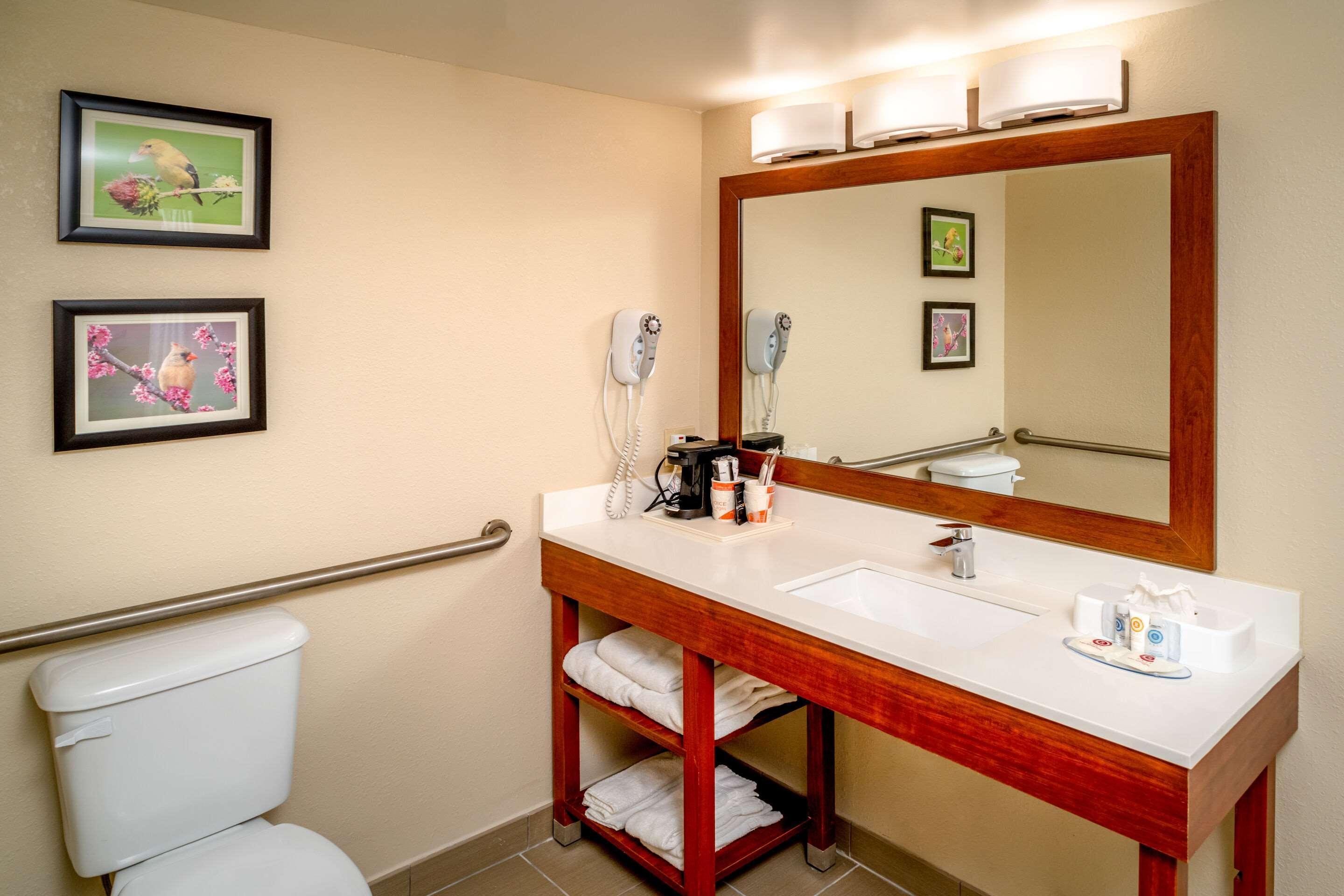 Comfort Inn & Suites Grundy Extérieur photo
