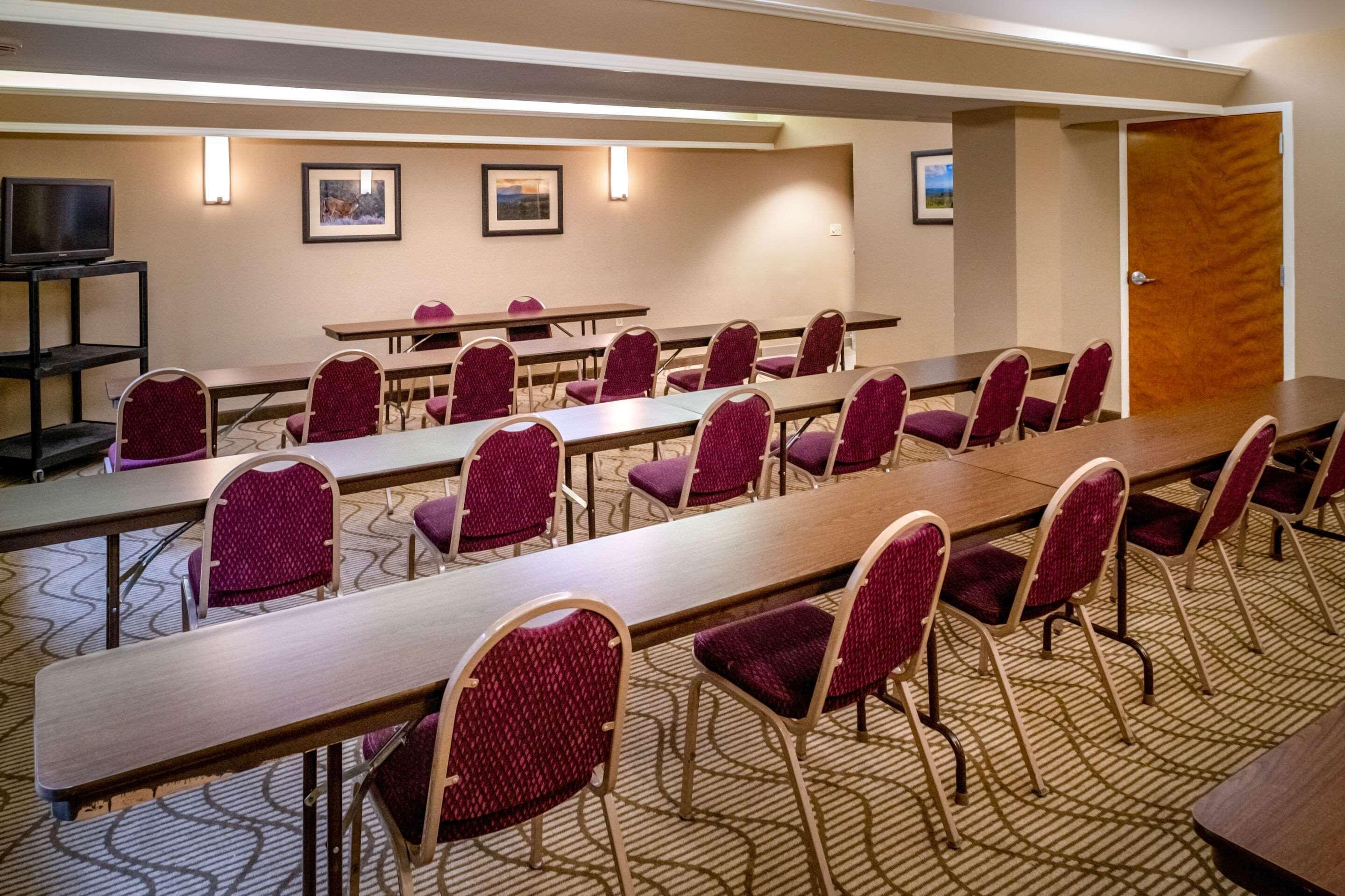Comfort Inn & Suites Grundy Extérieur photo