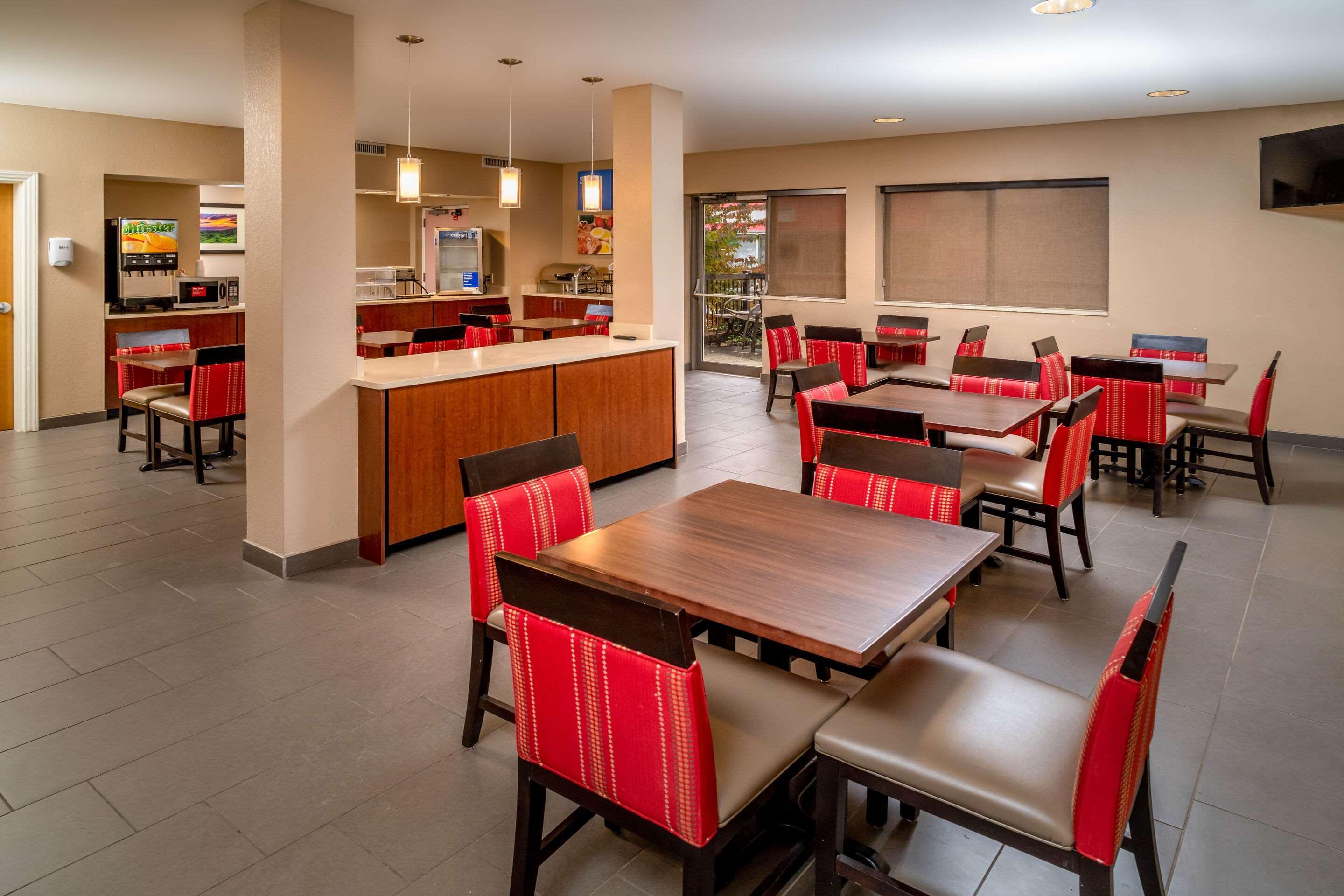 Comfort Inn & Suites Grundy Extérieur photo