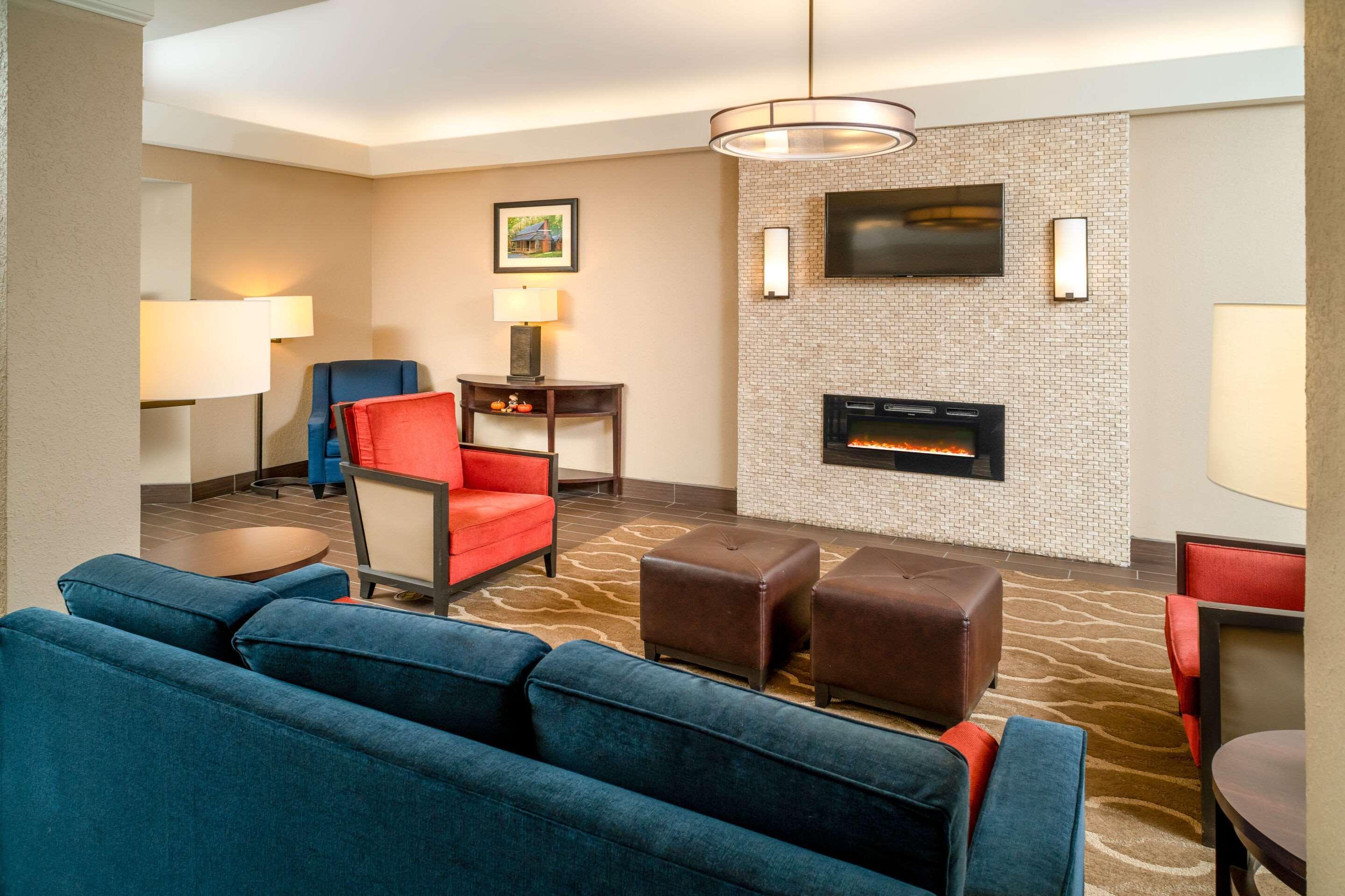 Comfort Inn & Suites Grundy Extérieur photo