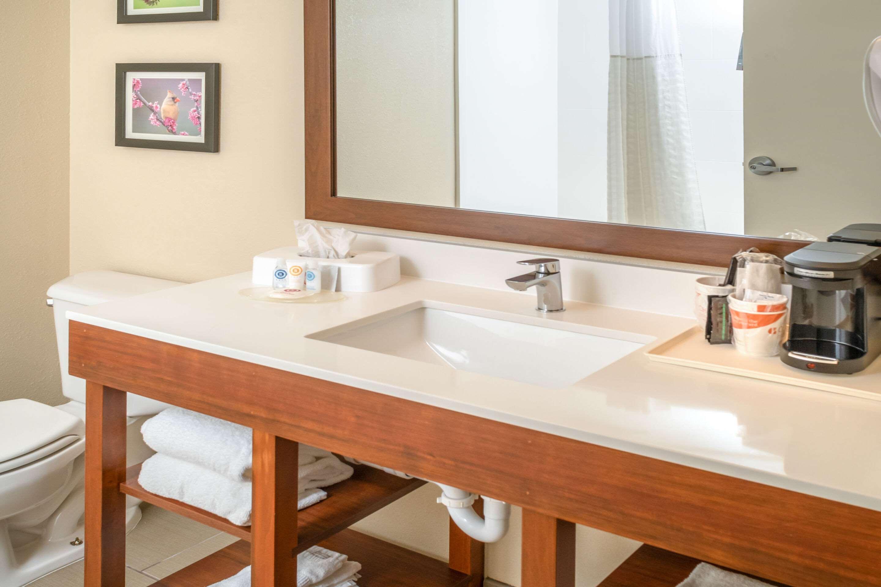 Comfort Inn & Suites Grundy Extérieur photo