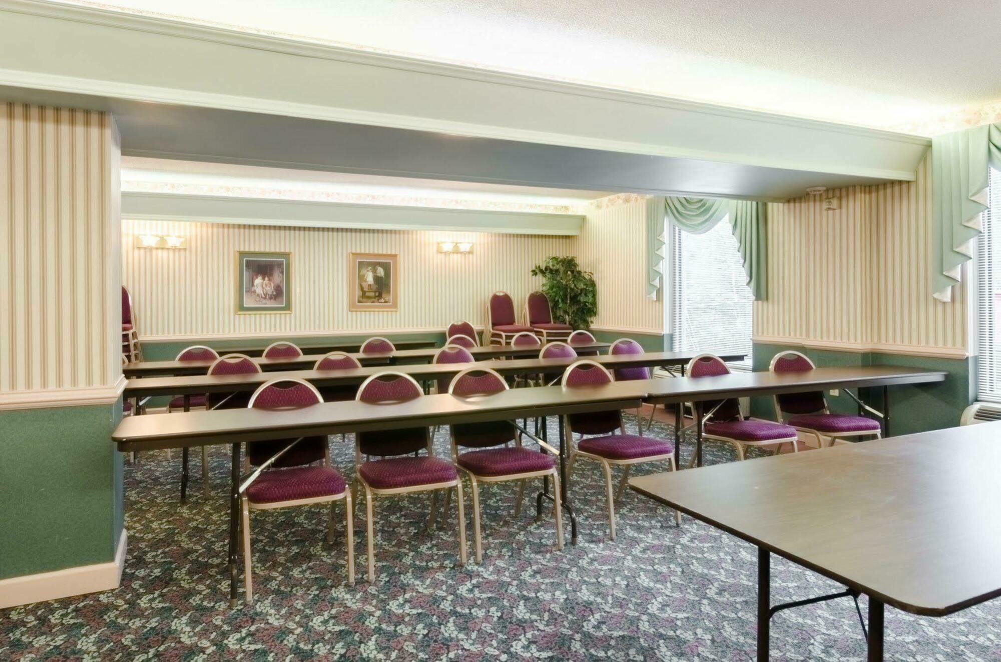 Comfort Inn & Suites Grundy Extérieur photo