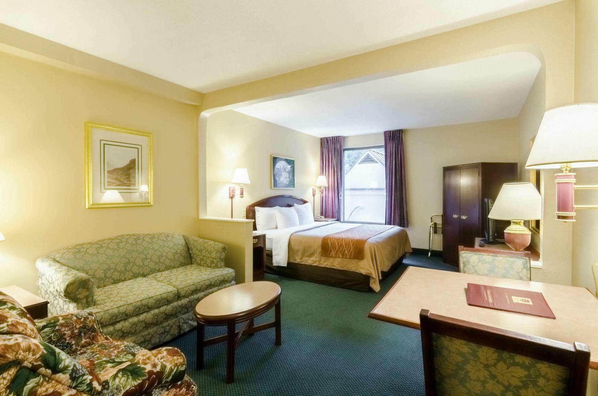Comfort Inn & Suites Grundy Extérieur photo