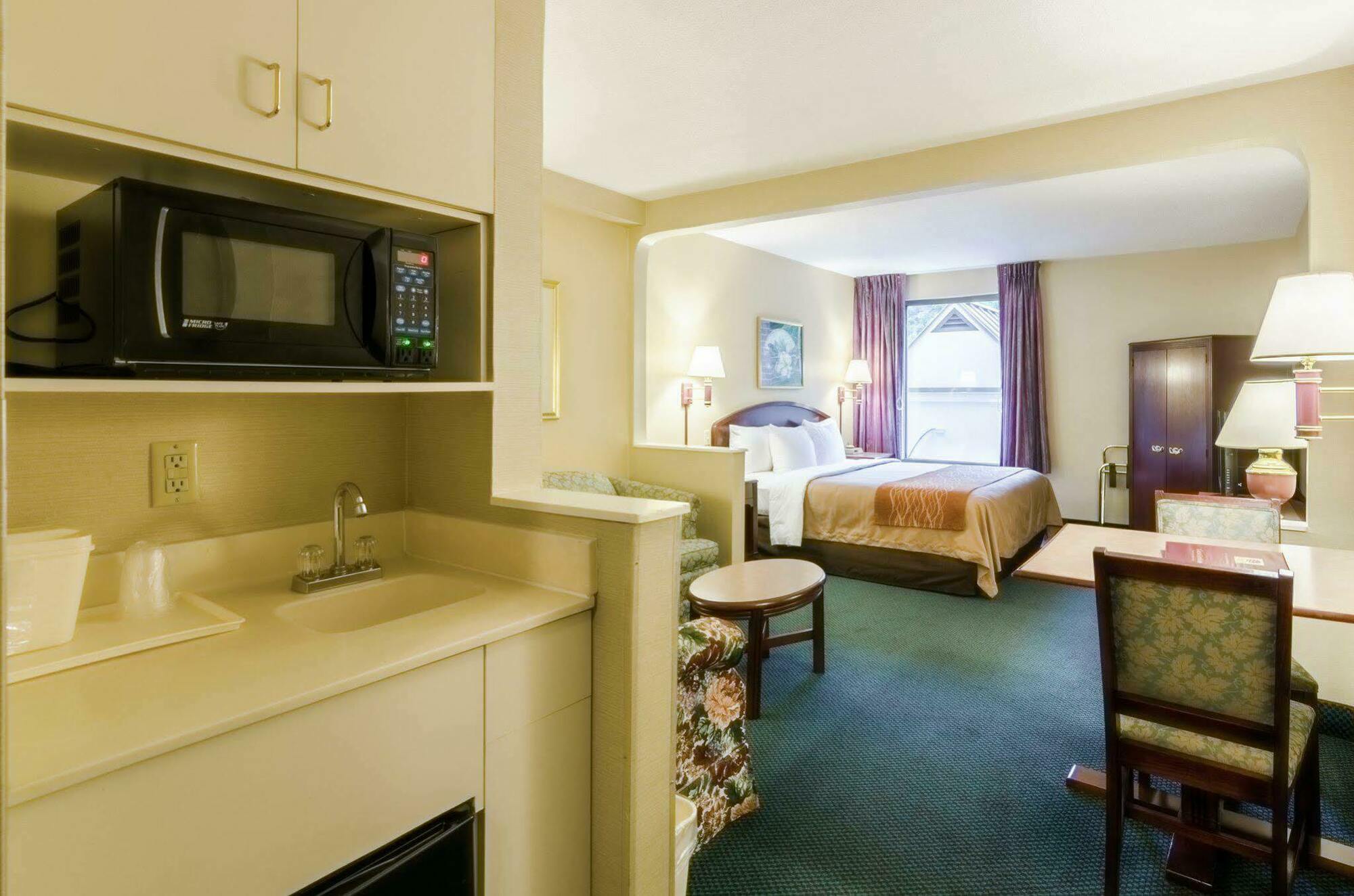 Comfort Inn & Suites Grundy Extérieur photo
