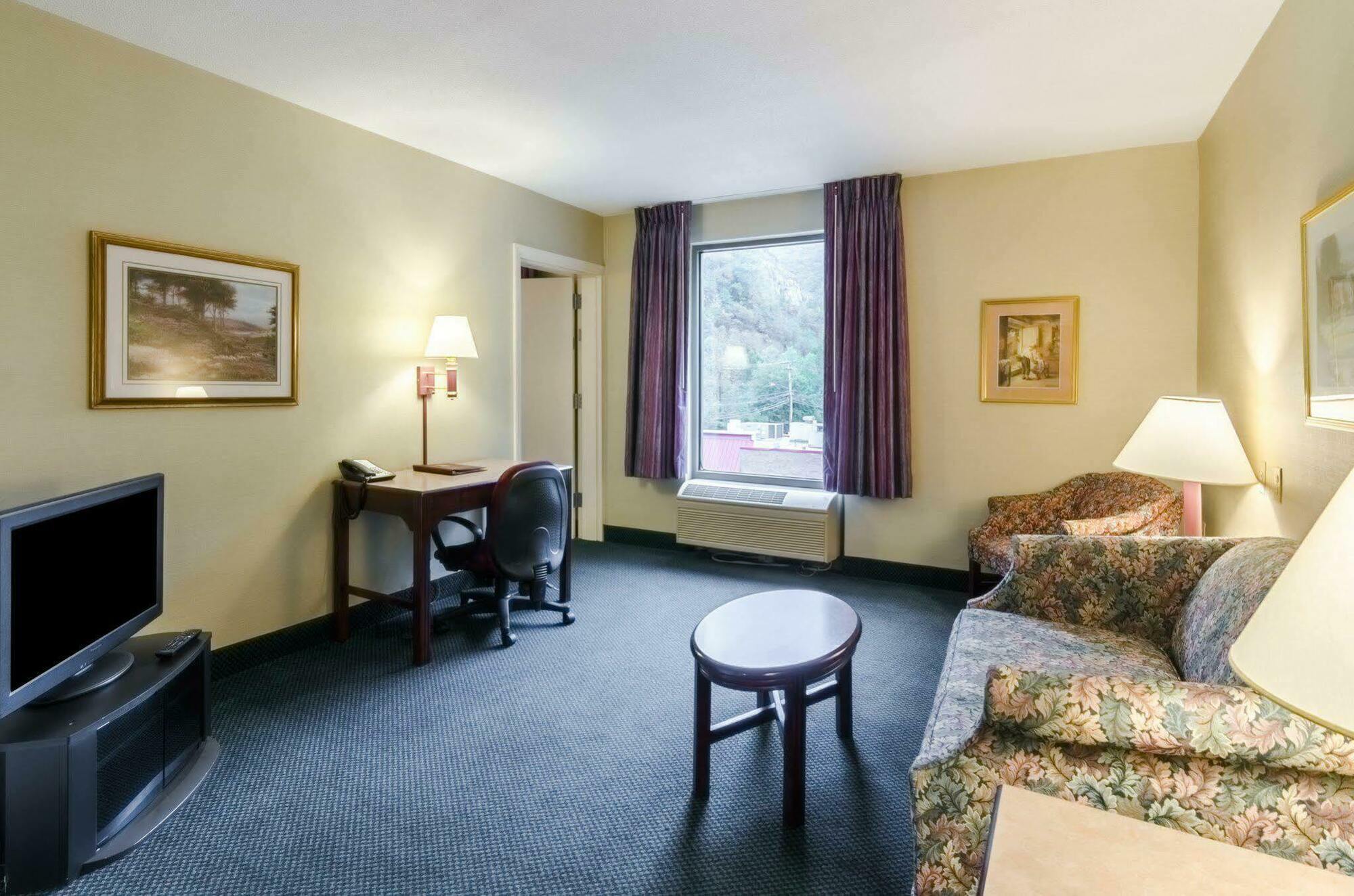 Comfort Inn & Suites Grundy Extérieur photo